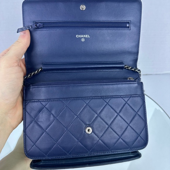 🌺BEAUTIFUL CHANEL BOY WOC lambskin Leather Chanel WOC NAVY. CROSSBODY - Picture 4 of 12
